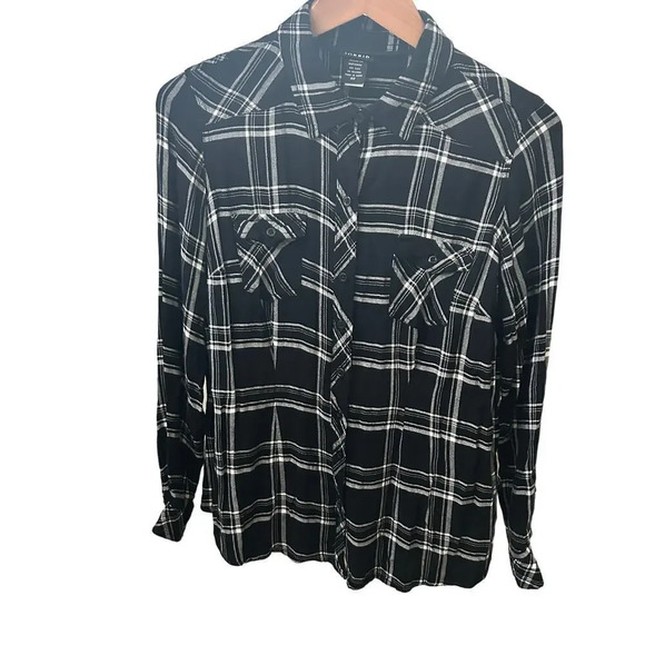Torrid Black and White Flannel Button Down‎ Shirt Size 00/M - Picture 1 of 7